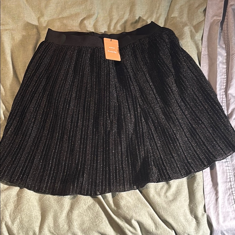 Elegant Black Pleated Skirt